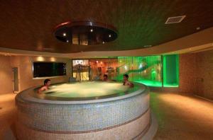 582445_154412654718982_1161147045_n