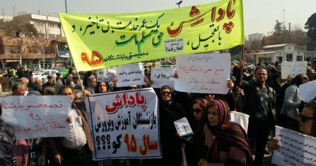 pensioners-rally-in-front-of-parliament66