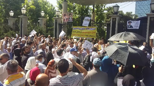 تجمع مالباختگان مقابل دادسرا در مشهد.mov.jpg