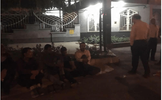 تجمع اعتراضی کارتن خوابها در مقابل استانداری رژیم در قزوین.PNG