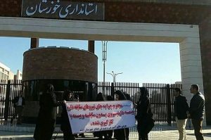 Students-gathering-teachers-in-Tehran-Ardakan-and-Izeh-in-a-protest-over-recruitment-1-300x199.jpg