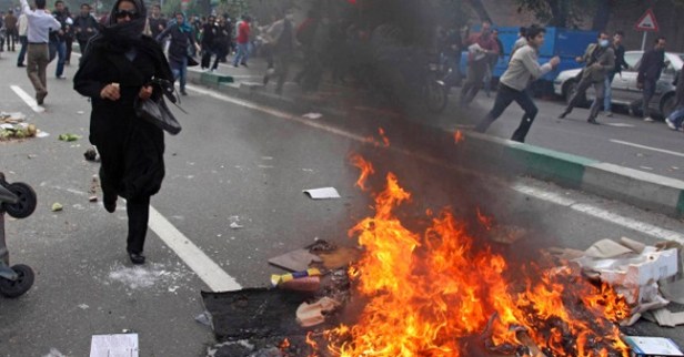 قیام-مردمی-در-عاشورای-هشتاد و هشت-01.jpg